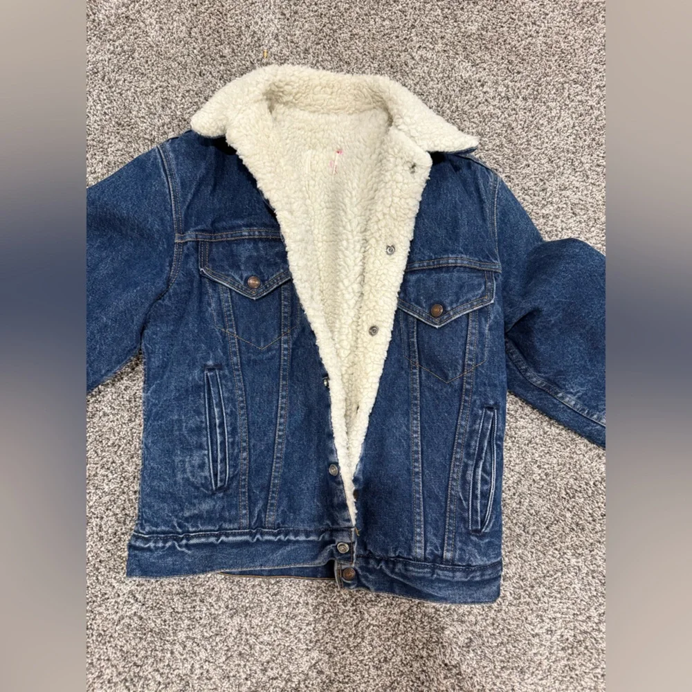 Vintage Levi's Sherpa lined jean jacket - Picture 6 of 14